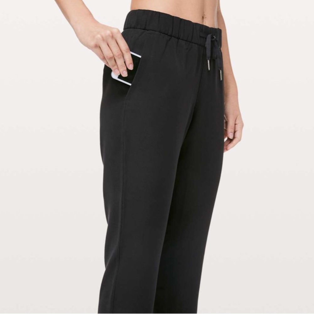Lululemon On The Fly Crop Woven Pants 23” in Black Size 6 - Picture 4 of 10